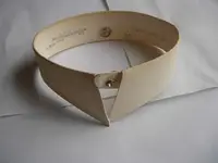 collar button back.webp