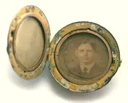 Locket_open.webp