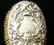 SARAHAIRBRUSH2BIS.webp