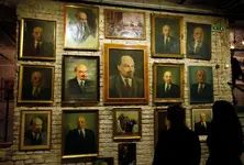 lenin-portraits.webp
