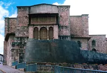 800px-Cusco_Coricancha_Inti-Huasi_main_view.webp