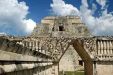 676586-mayan-ruins-at-chichen-itza-on-a-summer-day.webp