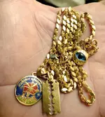gold Chain hand 14dec sm.webp