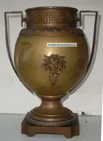 antique_bradley__hubbard_brass_oil_lamp_base_w_heads__greek_key_decorations_5_lgw.webp