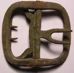 shoebuckle_Colonial_brass_fork-tongue-type_buckle-front.webp
