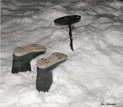 metal-detector-in-snow.png