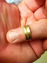 gold ring 3.webp
