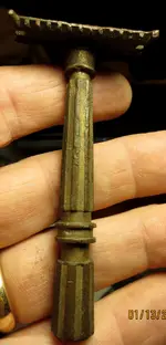 10 FP 01 04 11 12 2014 Razor.webp