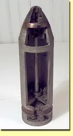 WW1_shell_halfsection_ww1_75mm-Shrapnel-shell_1907-Scovillfuzed_thinwalled_20070902BombSh (2).webp