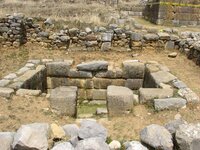 Huánuco_Pampa_Archaeological_site_-_bath s.jpg