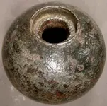 shell_12-pounder_Bormann-fuzed_FUZE-MISSING_UNDERPLUG-MISSING_photobyRelicman_A1797A.webp