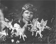 Cottingley_Fairies_1.webp