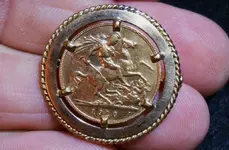 gold brooch    .webp