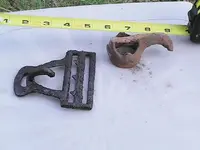 chain hold and buckle.webp