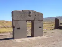 Puerta_del_Sol_Símbolo_de_Tiwanaku_-_Bolivia.webp