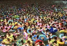 china-crowded.webp