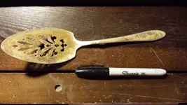 plated cake knife.webp plated cake knife.webp
