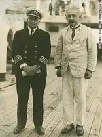 red-star-line-einstein-captain-vertical-gallery.webp