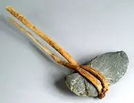 BAND17054_axe_exb.webp