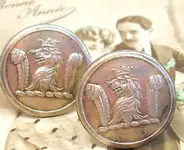 button_livery-button_British-lion-crowned-on-torse__11nc.webp