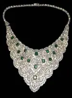 imelda-marcos-diamd_emrld_choker02.webp