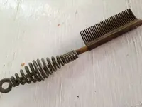 comb_hot-comb_coiled-wire-handle.webp