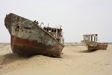 aral_sea_fishing_ship_desert_moynaq.jpg
