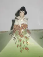 pagoda lady lid 003.webp