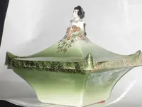 pagoda lady lid 005.webp