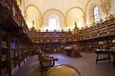 Old_Library_in_University_of_Salamanca_03.webp