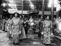 The_Qing_Dynasty_Cixi_Imperial_Dowager_Empress_of_China_On_Throne_Sedan_With_Palace_Enuches.PNG