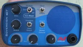 Sovereign-GT-metal-detector-controls.webp