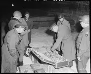 Dwight_Eisenhower_Omar_Bradley_Examine_Nazi_Gold_Large.webp