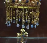500px-Guarrazar_treasure_votive_crown_detail.webp