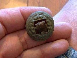 Deus elliptical HF finds 400-300 BC gold earring.
