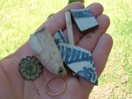 Gold posy ring from early site