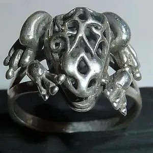 SILVER FROG RING