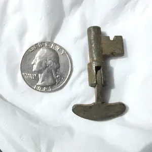 POCKET DOOR KEY