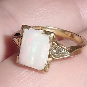 14K OLD GOLD OPAL