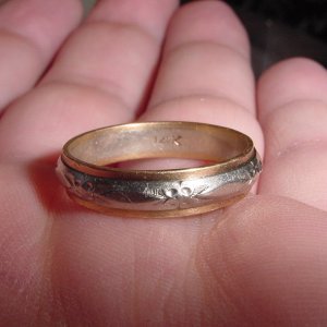 14K WHITE AND YELLOW GOLD BAND