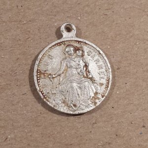 20151107 Religious pendant found in Livingston Park with the CZ20.