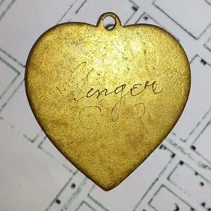 Very old gold. Tested 9k.
Found in the ottawa river. I did not think it was gild. Was extremely tarnished.