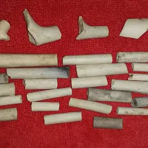 Various kaolin pipe stem and bowl fragments