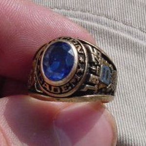 1975 CLASS RING - SALTWATER (CT)