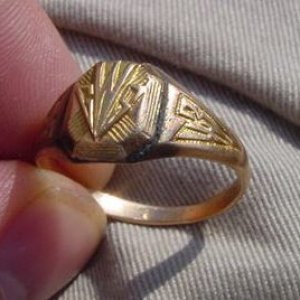 1943 CLASS RING - SALTWATER (CT)