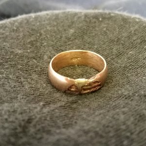 18k gold ring with an odd crusty spot