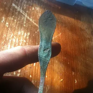 Crusty old spoon, half the bowl is rotted off. Neat design on handle. This was a creek find after the winter flooding.