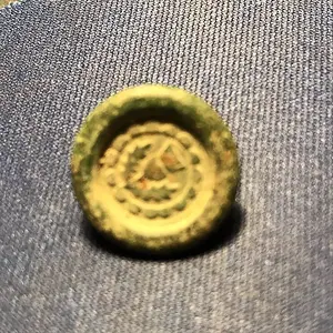 Another pic of the small button.