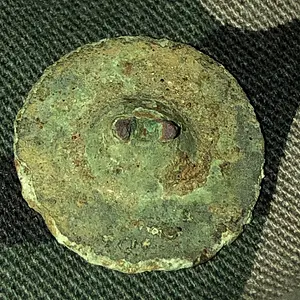 Tomback button
