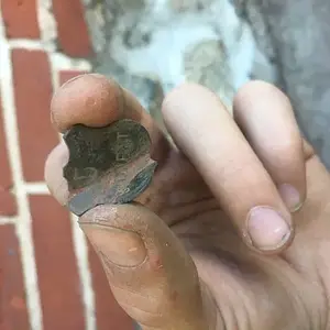 "5 Burnett" Token of some sort. Will update if I find anything out.